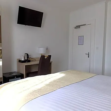 Hotel Du Golfe Sete-balaruc 2*